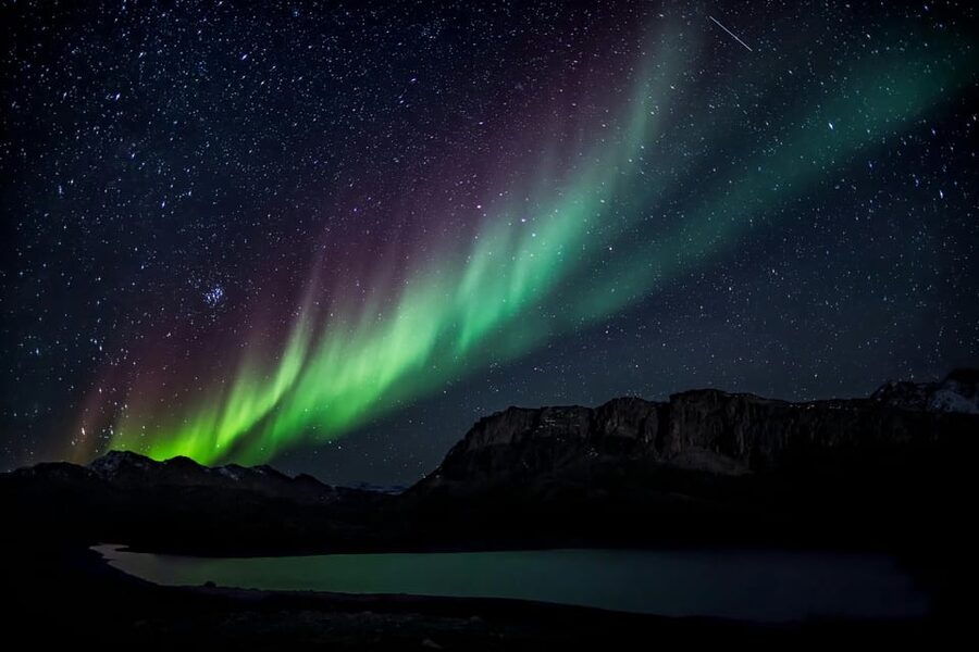 Reykjavik: Small-Group Northern Lights Tour with Pickup - Why Small-Group Matters When the Sky Actually Moves