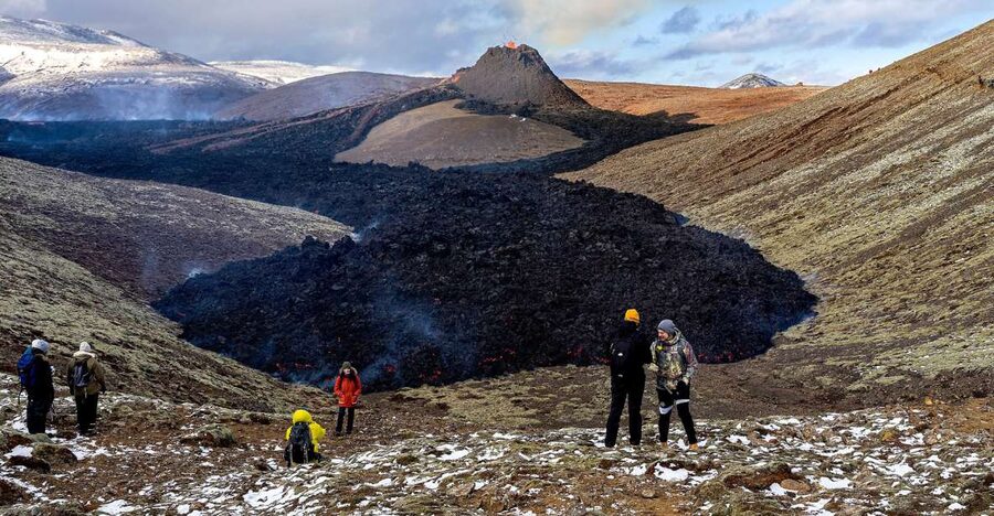 Reykjavík: Volcano Hike, Visit Grindavík and Blue Lagoon - Reykjanes Geopark drive: your moving geology classroom