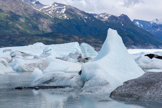 Self Guided Driving Audio Tour of Iceland Golden Circle - Helgufoss near Mosfellsdalur: swap crowds for quiet water
