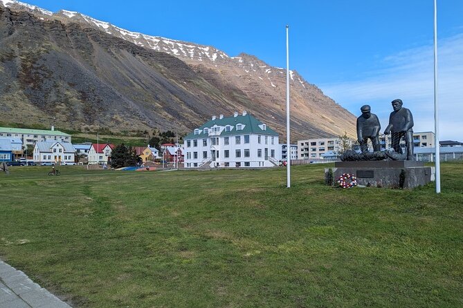 Self-Guided Tour of Ísafjörður: Art, History, and Architecture - Fishermen’s Monument: bronze pride and a reminder of risk