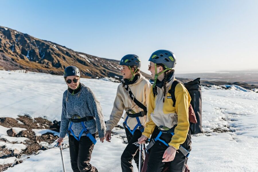 Skaftafell: Falljokull Glacier Easy Group Hike - The approach to the glacier: 20 minutes that teach you what you’re walking on