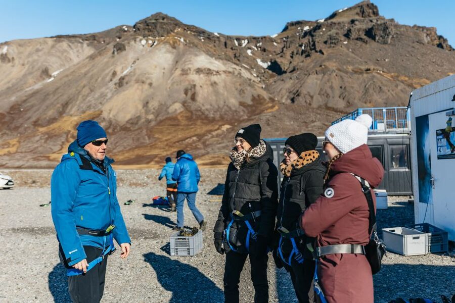 Skaftafell: Falljokull Glacier Easy Group Hike - Pace, cold, and weather reality in a “easy group hike”