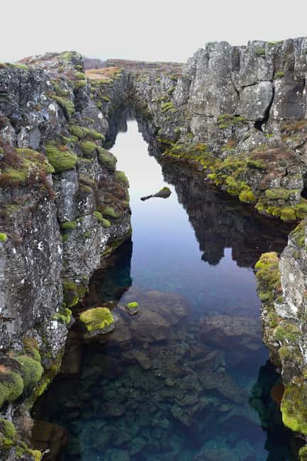 Small Group Golden Circle Tour w/ Kerid & Tomato Farm Visit - Þingvellir National Park: walking between tectonic plates and the Alþingi setting