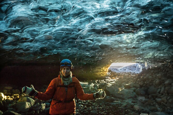 Small-Group Ice Cave Tour from Jökulsárlón - Crowds inside a cave, and how your guide helps you cope