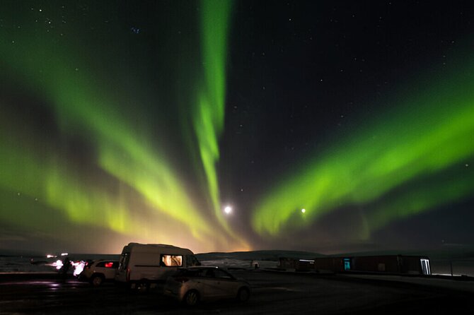 Small-Group Tour: Northern Lights with Photos & Hot Chocolate - Photo moment: guide takes pictures, but plan smart