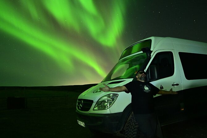 Small-Group Tour: Northern Lights with Photos & Hot Chocolate - The mini van, the small group, and how the night feels