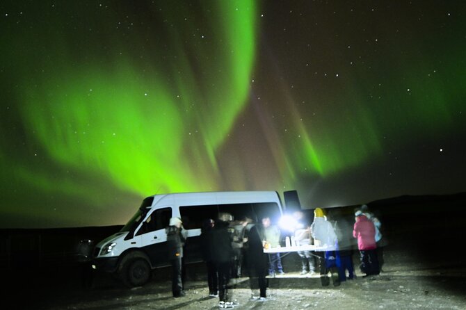 Small-Group Tour: Northern Lights with Photos & Hot Chocolate - What you might see in the sky (and what you should not assume)