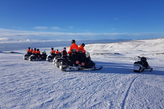 Snowmobiling on Eyjafjallajökull - From the base to the glacier: what to expect in the first stretch