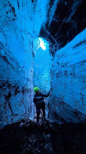 Sólheimajökull: Glacier Hike and Ice Cave Tour - Gear and meeting point: starting on the right foot