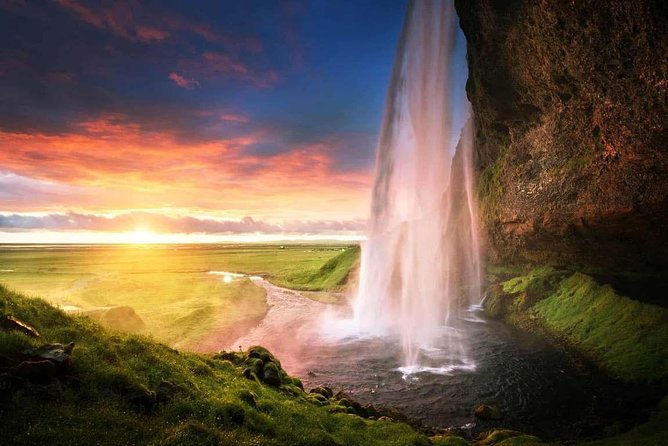 South Coast Summer Day Tour by Minibus from Reykjavik - Vík town stop: a real break between waterfalls and beach time