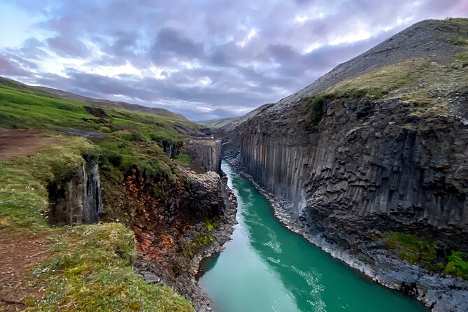 Stuðlagil Canyon and Vök Baths Day Tour - Why Stuðlagil and Vök Baths work as a single East Iceland day
