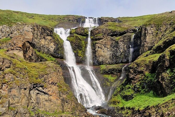 Stuðlagil Canyon and Vök Baths Day Tour - Should you book this Stuðlagil Canyon and Vök Baths day tour?