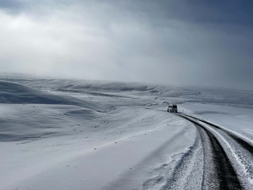 Superjeep Golden Circle and Glacier Snowmobile Tour - Þingvellir: UNESCO, Democracy, and the Two-Continents Walk