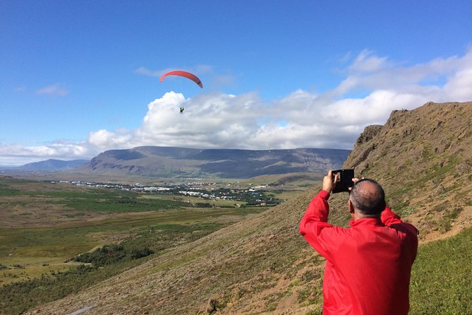 Tandem Paragliding over the Rugged Lava Fields at Blue Mountains - Meeting Point and What the Day Looks Like, From Start to Finish