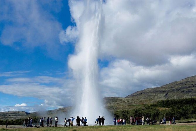 The Golden Circle and City Sightseeing - The Reykjavik CitySightseeing hop-on hop-off ticket: use it to own your evening