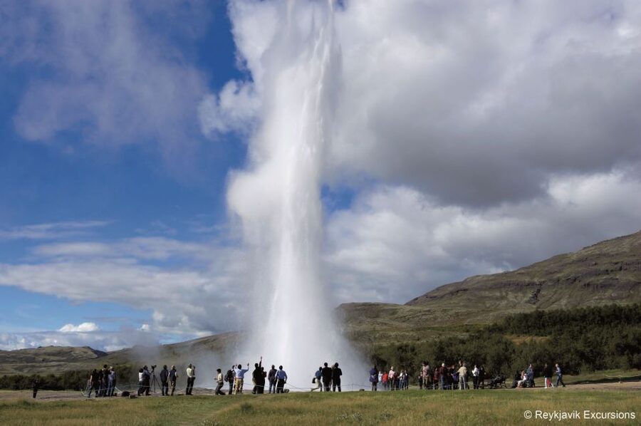 The Golden Circle & Hop On - Hop Off Combo Deal - Guides matter, and this one has strong reviews