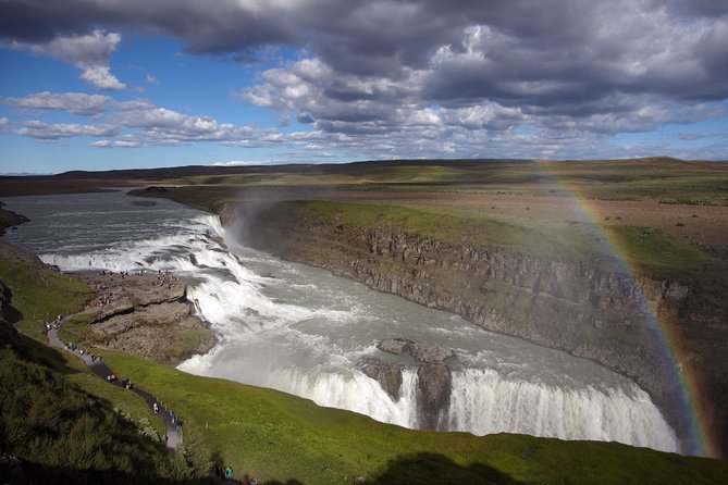 The Golden Circle & Northern Lights Guided Combo tour - One long day, two different worlds: Golden Circle by daylight and aurora at night