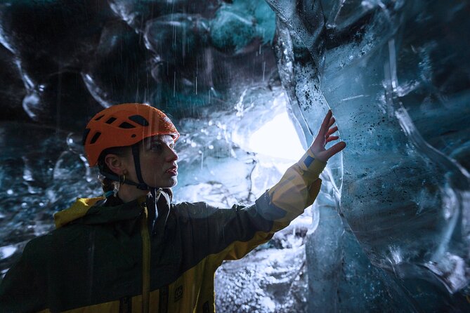 The Original Ice Cave Tour in Jökulsárlón Glacier Lagoon - English-speaking guides, and what makes them matter