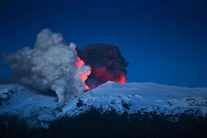 Volcano Cinema All the latest eruption in Iceland in 4K quality - Earthquake simulation: how it feels when the ground moves