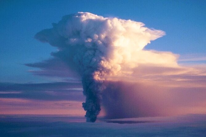 Volcano Cinema All the latest eruption in Iceland in 4K quality - Weather and timing: keep it flexible