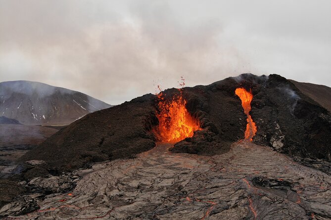 Volcano Hike and Grindavík Visit from Reykjavik - What you learn when the guide points, not just talks