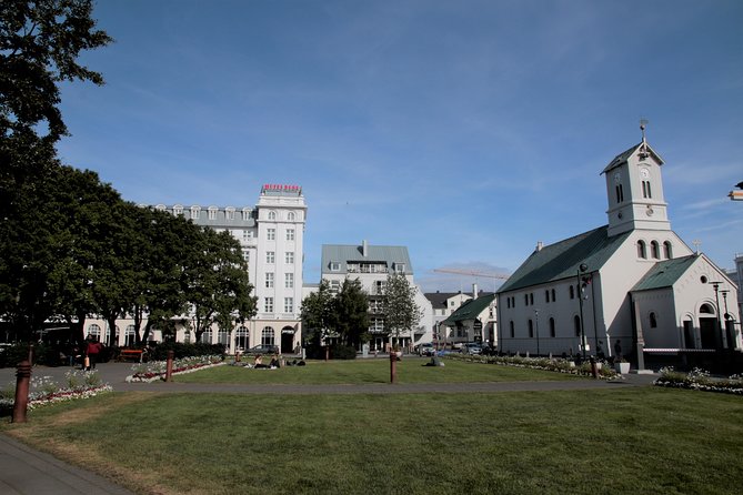 Walking tour of Reykjavik city - Landmarks in short bursts: National Theatre, Parliament area, and Hallgrimskirkja