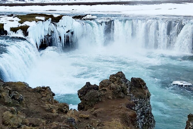 Winter Combo Godafoss Christmas House and The Forest Lagoon - Key moments that make this winter combo a smart pick